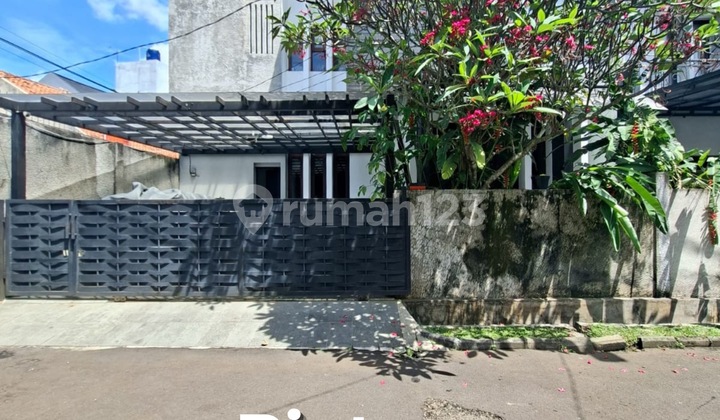 Siap Huni, Rumah, 2 Lantai, SHM, Dekat Akses Tol