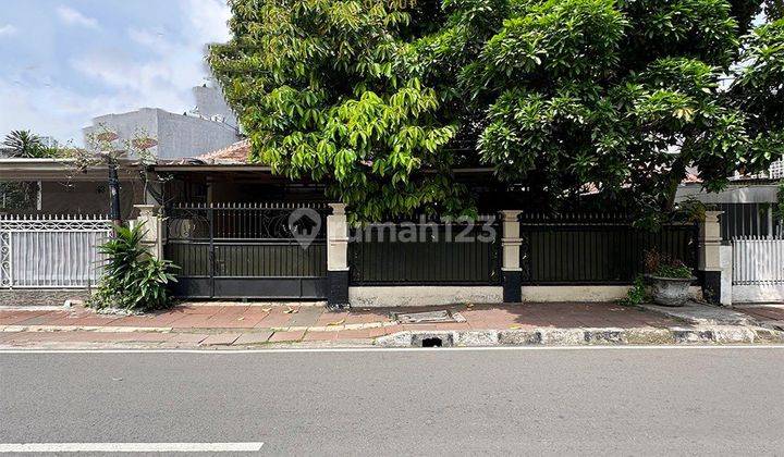 Rumah Butuh Renovasi Unfurnished SHM di Menteng, Jakarta Pusat 2