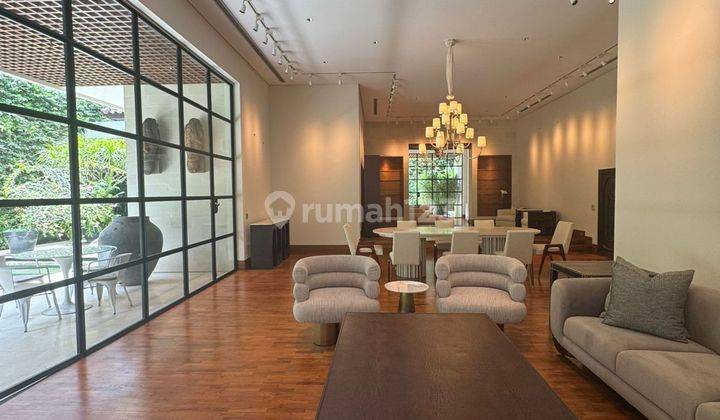 Rumah Bagus Furnished SHM di Kemang, Jakarta Selatan 1