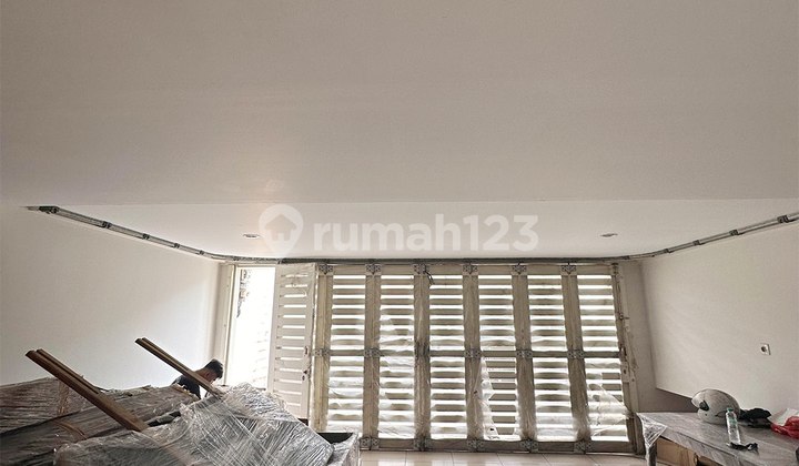 Siap Huni, Rumah, 3 Lantai, Dekat Akses Transjakarta 2