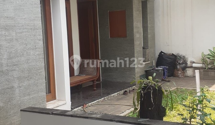 Rumah Kontrakan Bagus Semi Furnished SHM Panglima Polim, Jakarta Selatan 1