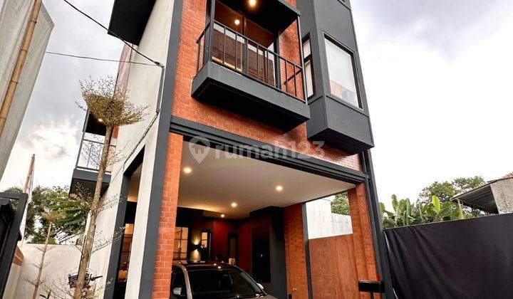 Rumah 3 Lantai Baru SHM di Kalibata, Jakarta Selatan 1