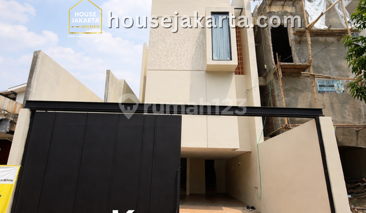 Bebas Banjir, Rumah, 3 Lantai, SHM, Full Furnished Bebas Banjir, Rumah, 3 Lantai, SHM, Full Furnished