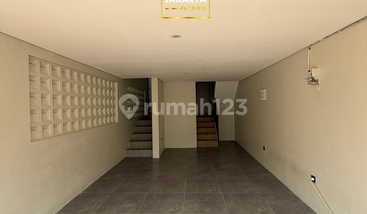 Bebas Banjir, Rumah, 3 Lantai, SHM, Full Furnished Bebas Banjir, Rumah, 3 Lantai, SHM, Full Furnished