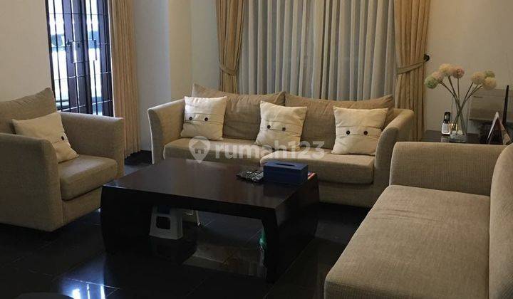 Rumah 2 Lantai Luas Furnished Ada Kolam Renang di Hegarmanah 1