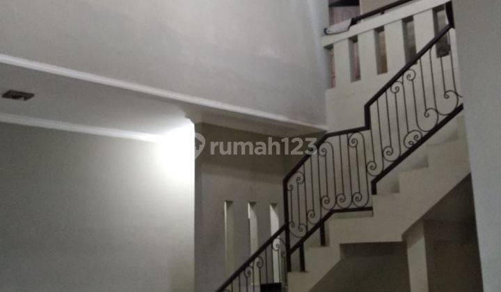 Rumah 2 Lantai Ada Kamar Pembantu Area Komplek Margahayu Raya 2