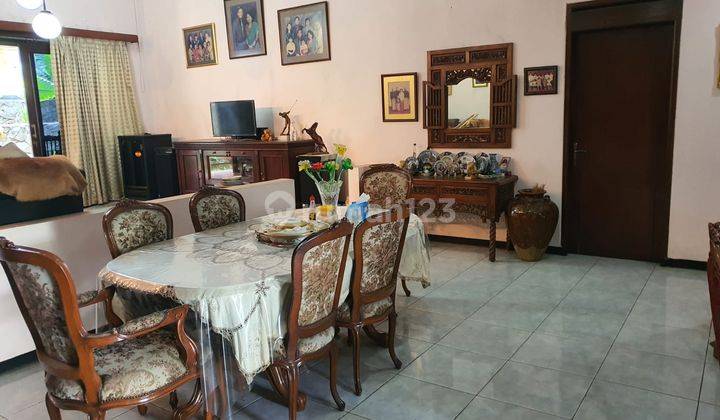 Rumah Dijual 2 Lantai Semi Furnished Strategis Area Setrasari 1