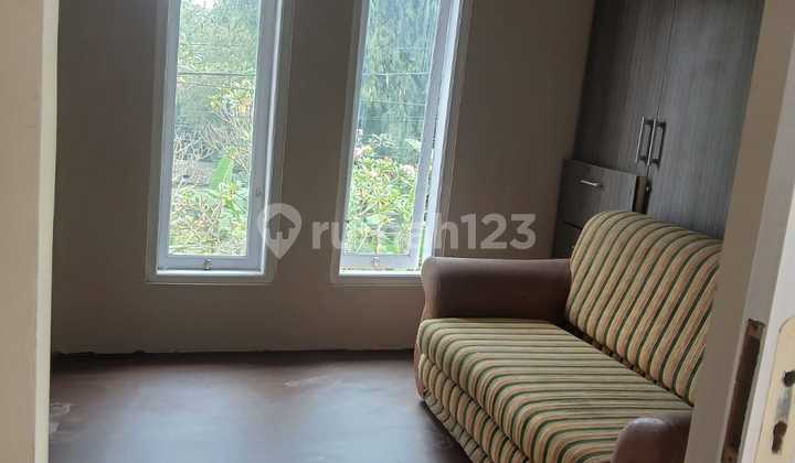 Dijual Rumah Strategis Area Jl. Taman Cihanjuang