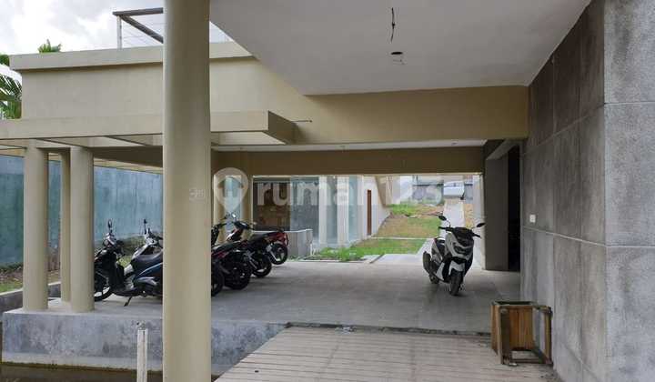 Land and Luxurious Villa in Tibubeneng, Badung Land and Luxurious Villa in Tibubeneng, Badung