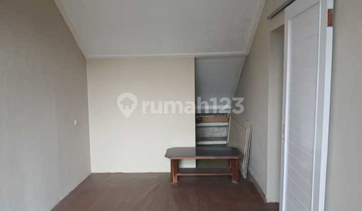 Dijual Rumah Strategis Area Jl. Taman Cihanjuang 2