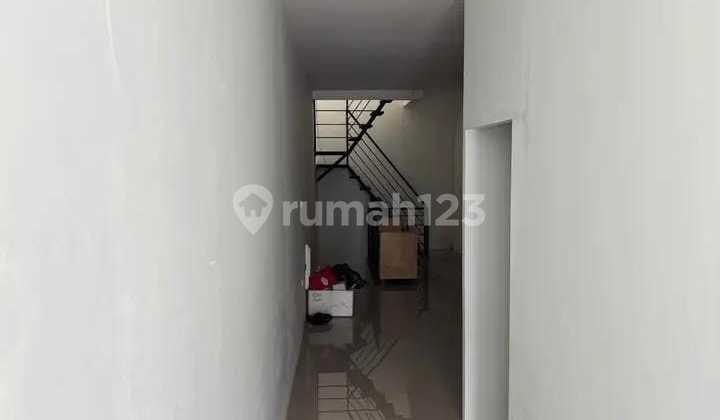 For Sale, Strategic Shop House Suitable for Business, Muara Bandung Street Area.