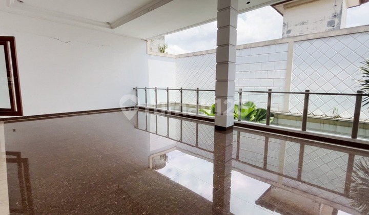 Rumah mewah disewakan di Dadali 2 Lantai 4