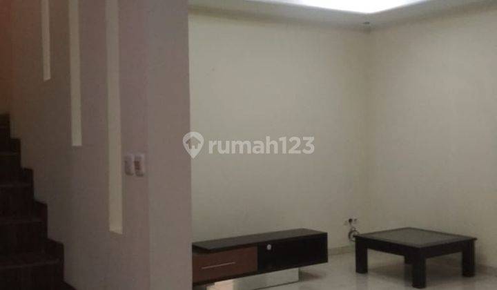 Jual sewa rumah Mekarwangi semi furnished  1