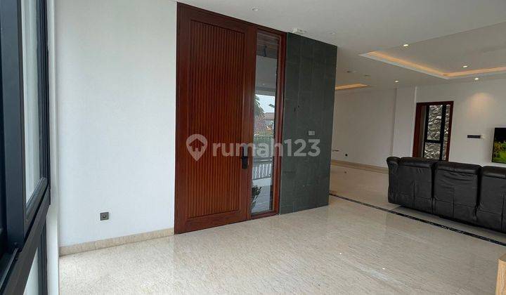 Siap Huni Rumah Hoek Sudah Fully Furnish Full Marmer Luas 483 Unit Sangat Bagus Dan Rapi 3
