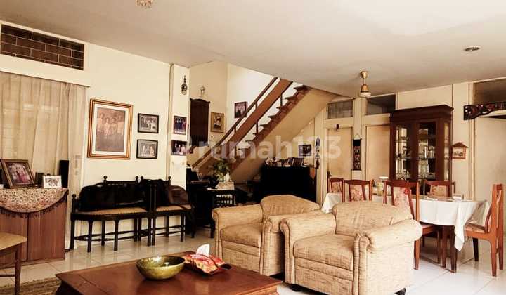 Rumah Luas 400 meter 2 lantai unfurnished bisa 4 mobil di komplek perumahan Cempaka Putih, Jakarta Pusat