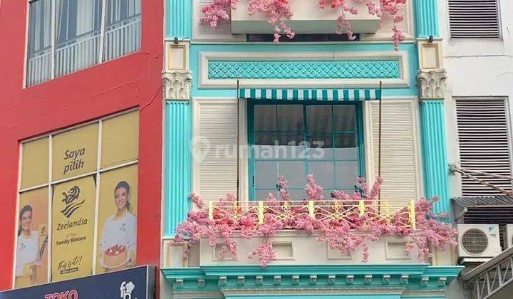 Ruko Moderen Super Cantik 3 Lantai + Rooftop , Lokasi Yang Strategis di Tanggerang Selatan 1