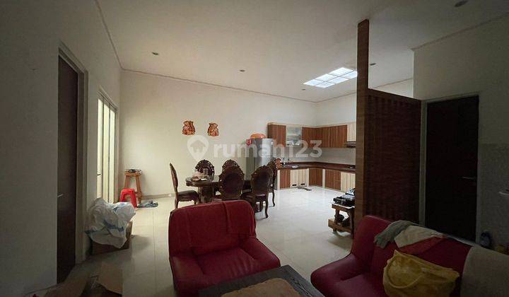 Rumah Lebar 12 Meter Minimalis Semi Furnished Lokasi Strategis 9