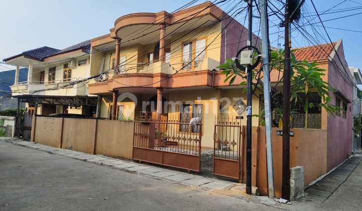 Reduced Price, Hook House with SHM, ready to occupy, 15 meters wide, 200 square meters, near Kelapa Gading Village Office in Kelapa Gading residential complex.