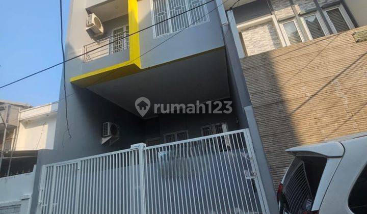 Rumah 3 Lantai minimalis dekat Mal Sunter Jakarta Utara 1