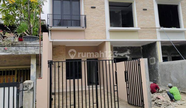 Rumah Bagus Luas 70 meter 2 lantai Depan Taman Unfurnished SHM di Percetakan Negara, Jakarta Pusat 1