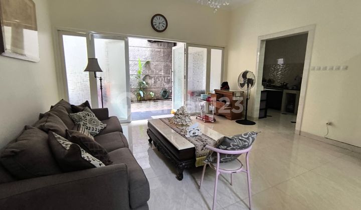 Rumah 216 Meter 2,5 Lantai Bagus dan Nyaman Asri Ada Balkon Taman SHM di Perumahan Kemang Pratama Bekasi 2