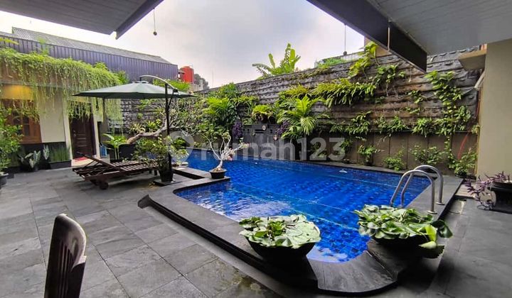 Rumah Bagus 2 lantai Luas Bangunan 600 meter ada kolam renang SHM di Bintaro sektor 3 Tangerang Selatan  2