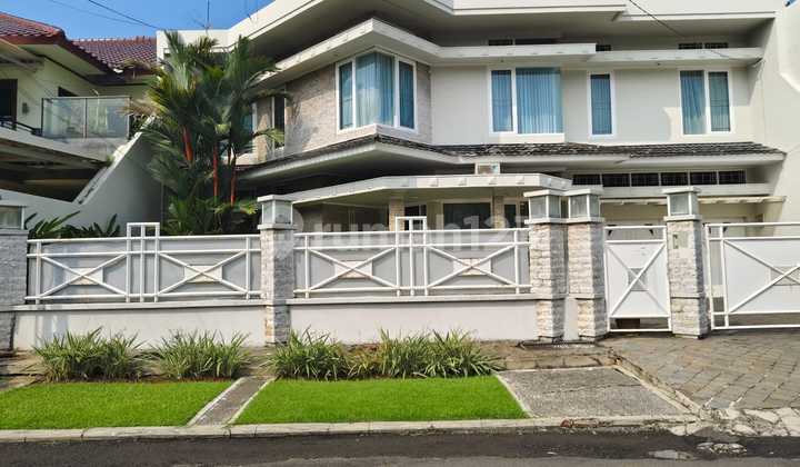 Turun Harga Rumah 2 lantai Siap Huni Luas 400 meter dekat pusat kuliner di kawasan hunian nyaman di Cempaka Putih, Jakarta Pusat