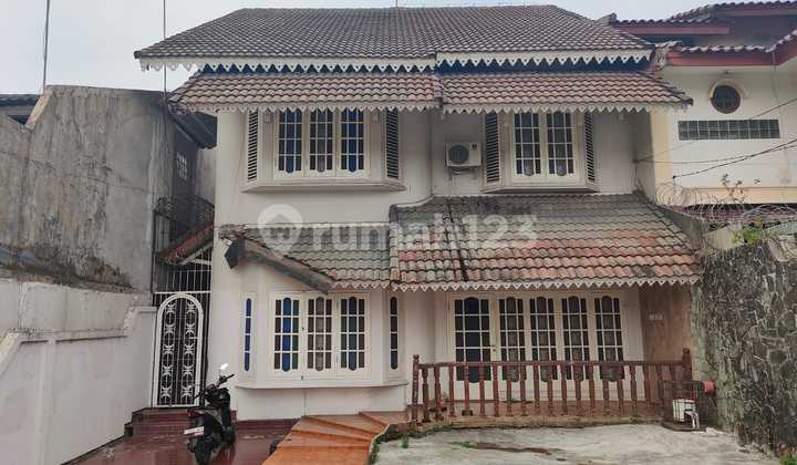 Price Drop: 2-Story House, 2-Car Road, Affordable, 400 sqm on Main Road in Pisangan, Matraman, East Jakarta