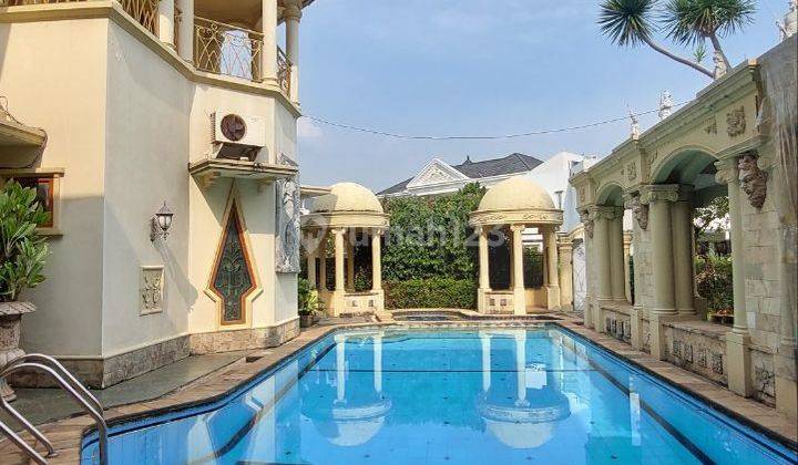 Rumah Fasilitas Kolam Renang Dan Roof Garden Luas 1350m2 di Kemang Pratama Regency Bekasi 1