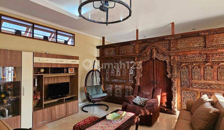 Villa 2000 meter 2,5 lantai halaman luas asri jalan raya Puncak di Cipanas, Cianjur Jawa Barat 1
