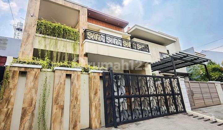 Rumah Bagus Siap Huni Lebar 10 Meter Bagus SHM 2 Lantai Ada Rooftop di Cluster Eksklusif Pulomas, Jakarta Timur