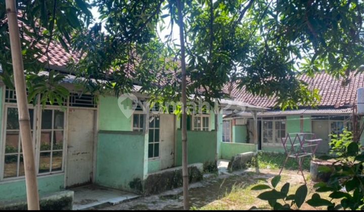 Unfurnished house, 300 square meters, rental house, needs total renovation, SHM, Purwakarta City, Purwakarta.