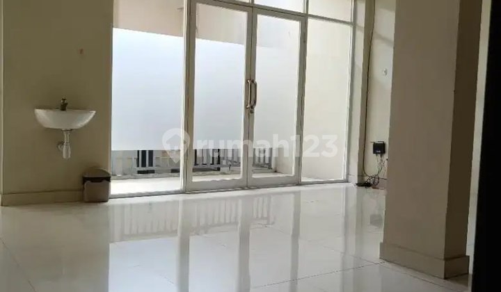 Affordable Main Road House, Bkr Wing, Buah Batu, Strategic Location, Suitable for Office Business 2