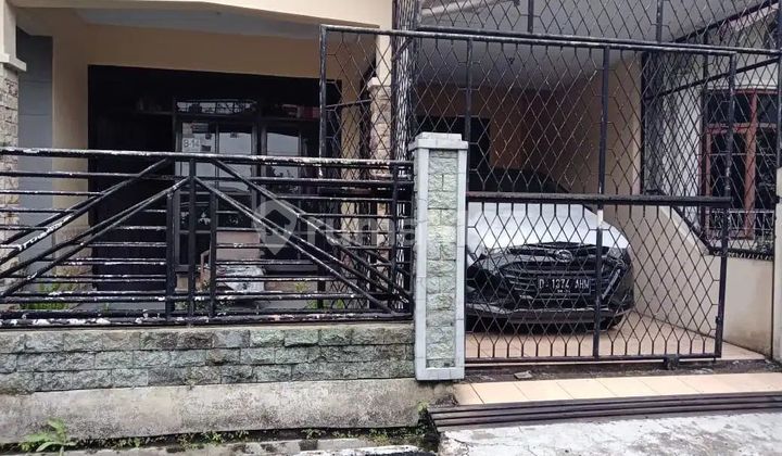 Ready-to-occupy house in Ciwastra, cheap, strategic, rare to find.