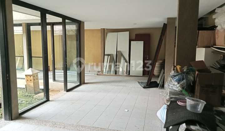 Strategic main road house on Surya Sumantri, good investment, rarely available. 1