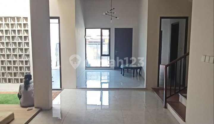 New strategic house in the city center, BKR wing, rarely available. 2