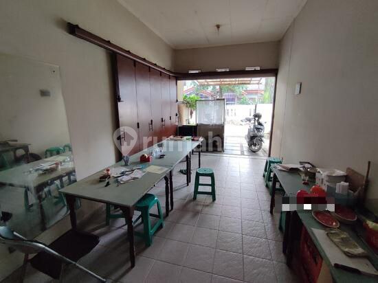 Ready-to-occupy house in strategic Burangrang, rarely available. 2