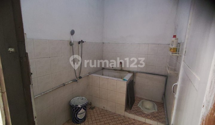 Affordable ready-to-live house in the city center, Lengkong Burangrang, rarely available. 2