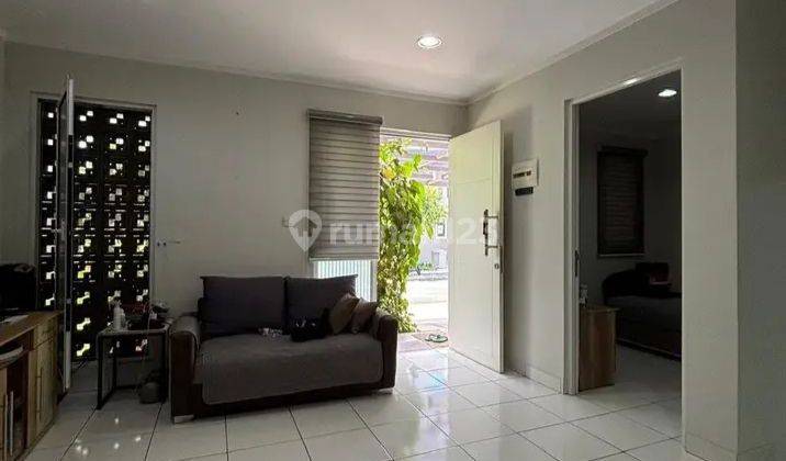 Rumah Hunian Semi Furnished Dalam Komplek Summarecon 2