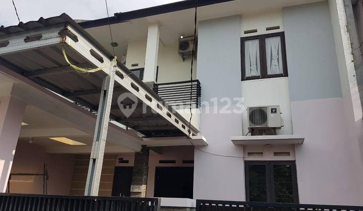 Ready-to-live affordable house in strategic Batu Regency area, rarely available. Ready-to-live affordable house in strategic Batu Regency area, rarely available.