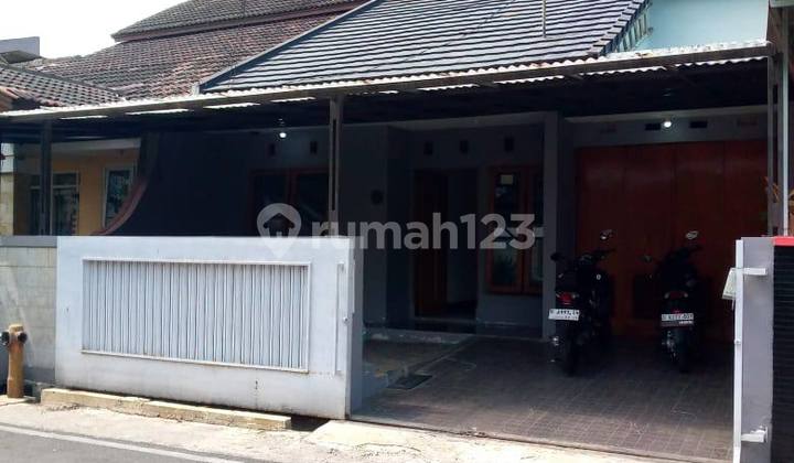 Ready-to-occupy Antapani house very comfortable near mosque