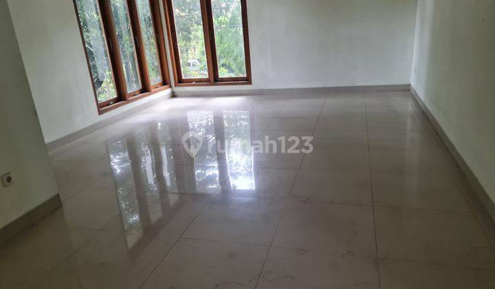 Rumah huk semi minimalis tdk bnjr 8