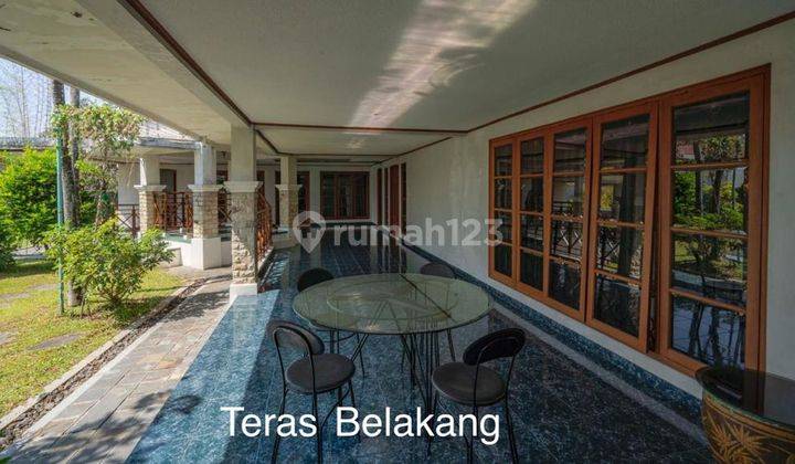 Rumah asri.tenang dn taman luas bisa bagi 2 rumah 2