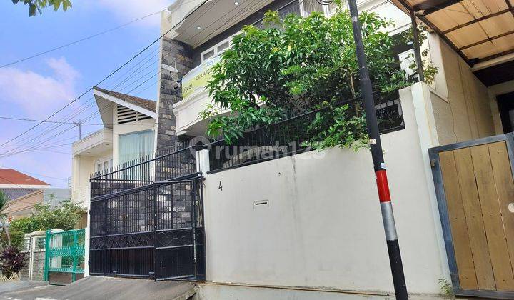 Rumah 3 lantai lebar 10m Bagus dan mewàh 1