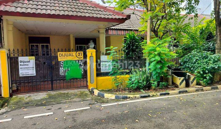 Rumah lama 2 lantai lebar 10m hadap Jalan utama 1