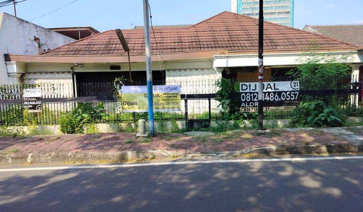 Rumah Lama Pinggir Jalan Lebar 20 Meter Bebas Bnjr 1