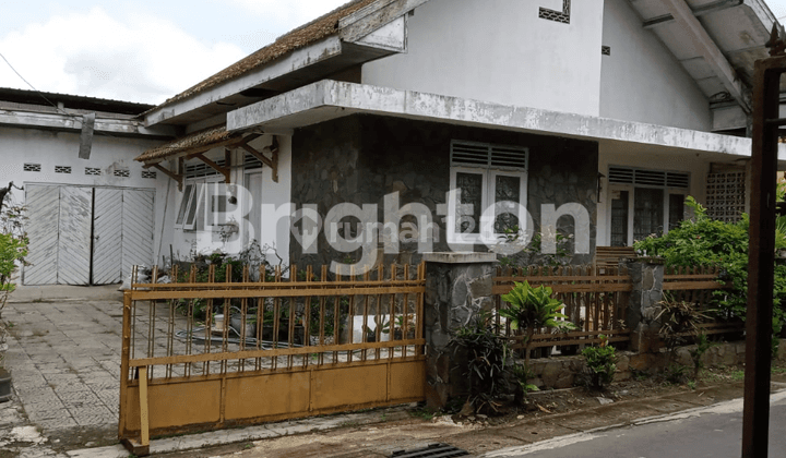 Rumah Lama Di  Daerah International Golf Magelang Jawa Tengah.    1