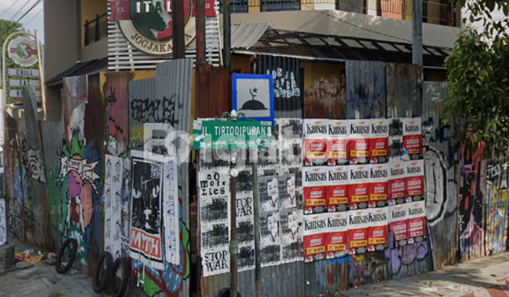 FOR SALE/RENT 3-STORY SHOPHOUSE HOOK POSITION NEAR PRAWIROTAMAN Jl PARIS Jl TIRTODIPURAN MANTRIJERON YOGYAKARTA 2