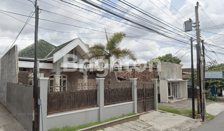 DISEWAKAN RUMAH HOOK LUAS PINGGIR JALAN DEKAT UGM NGAGLIK JOGJA DAERAH ISTIMEWA YOGYAKARTA 1