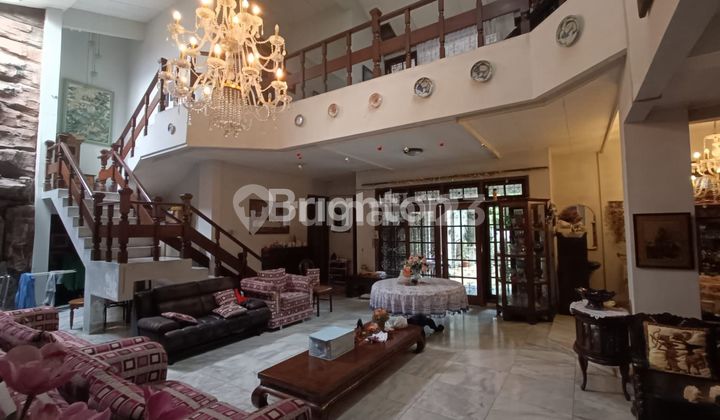 DI JUAL RUMAH MEWAH 2 LANTAI LETAK STRATEGIS DEKAT BALAI KOTA Di JL TIMOHO YOGYAKARTA